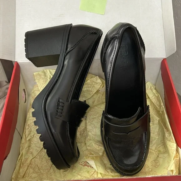 Brand new black women’s shoes never worn had knee surgery - Picture 3 of 3